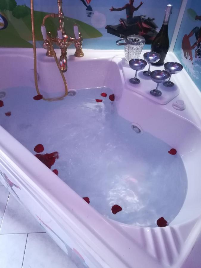 Spiderman House Hotel Catania Bagian luar foto