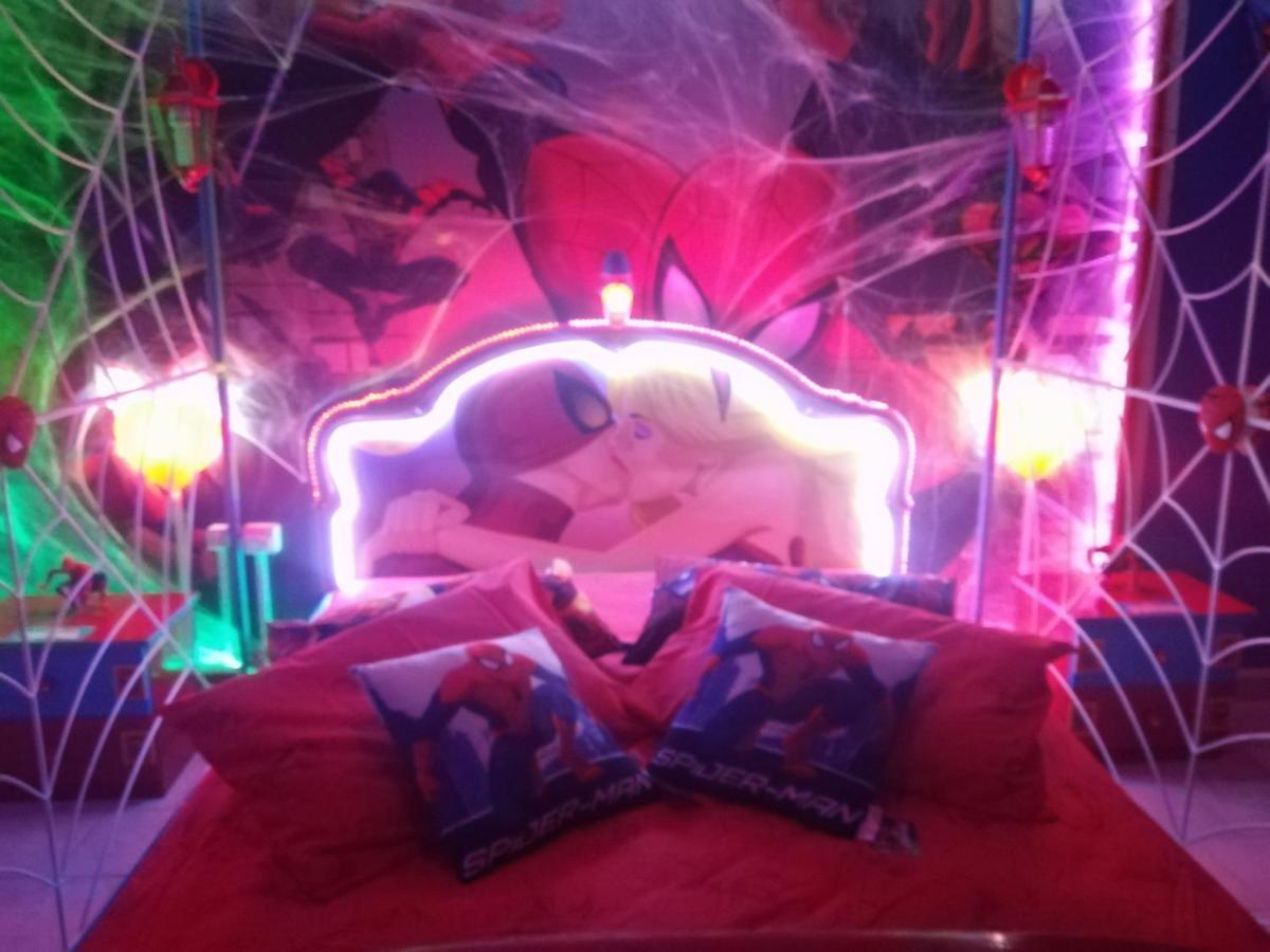 Spiderman House Hotel Catania Bagian luar foto